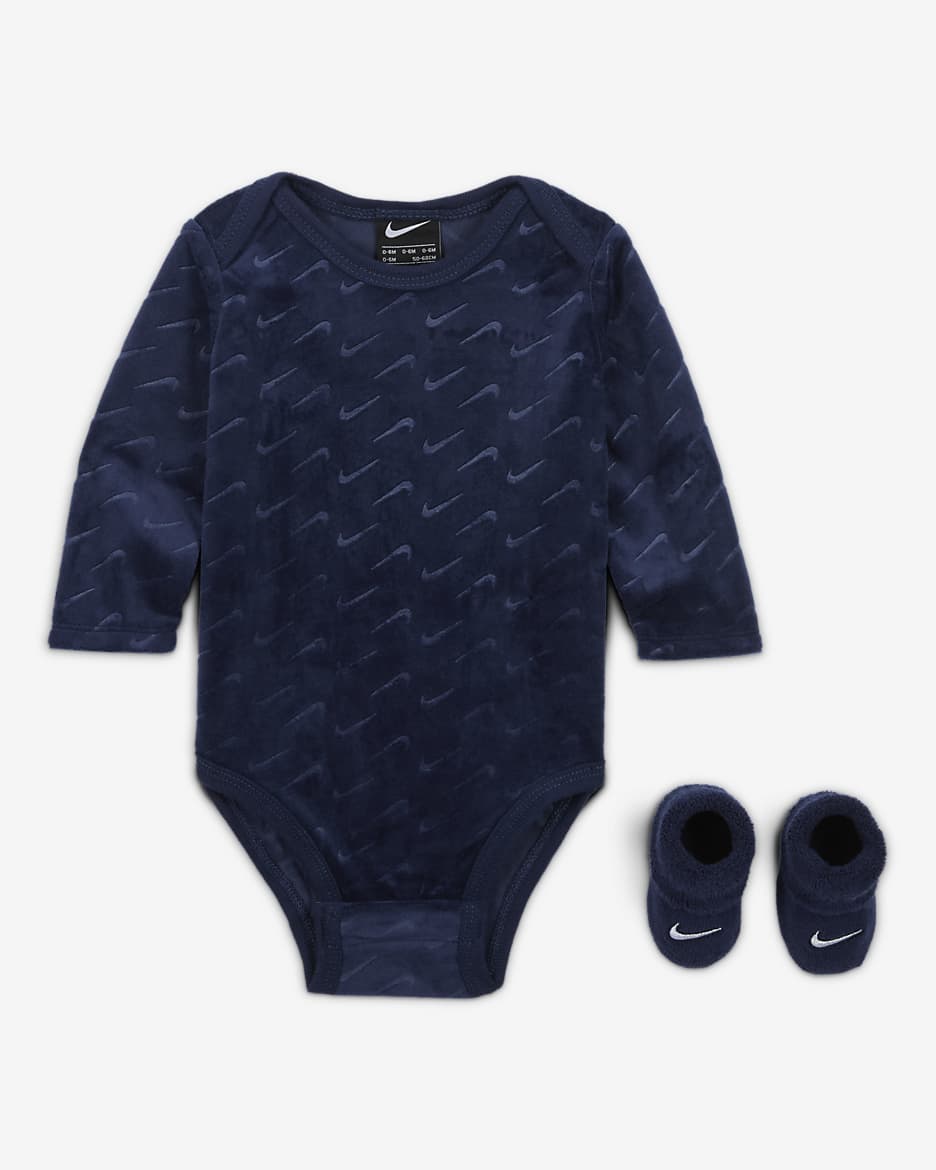 NIKE公式】ナイキ ベビー ベロア スウッシュ ツーピース ボディ NIKE公式】ナイキ ベビー ベロア スウッシュ ツーピース ボディ